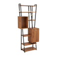 Moderne houten boekenkast met metalen frame en opbergbox.