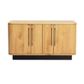 Moderne houten kast met zwarte voet en horizontale lijnen